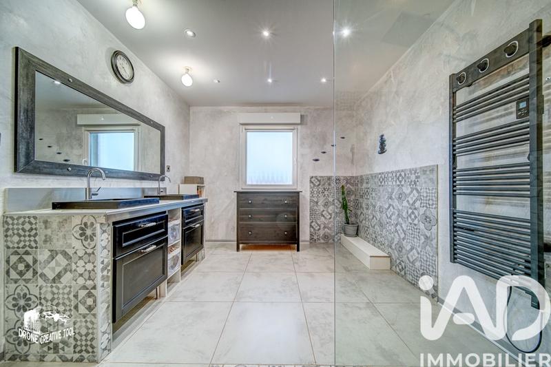 Maison - 166 m² - 8 pièces