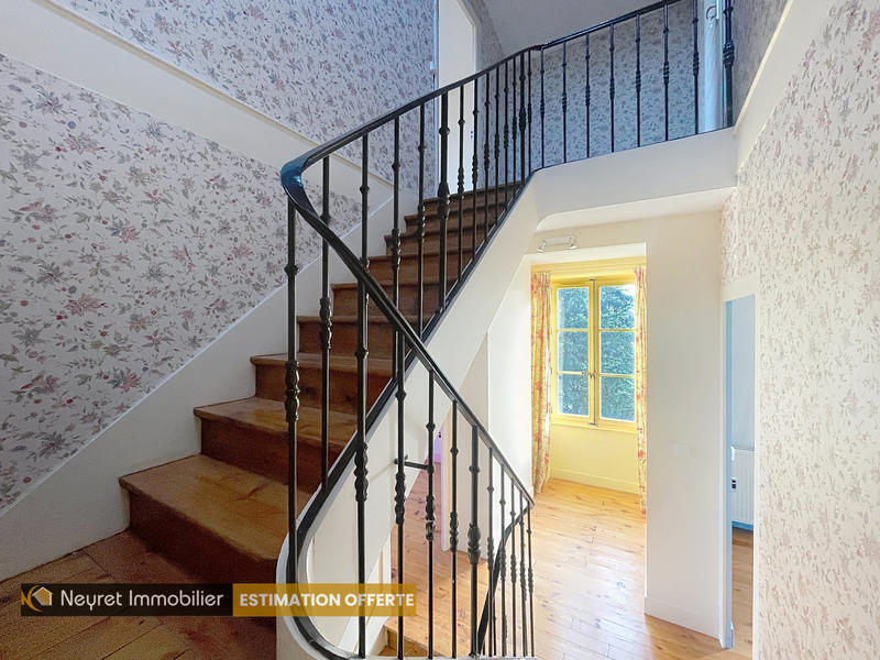 Propriété - 172 m² - 6 pièces