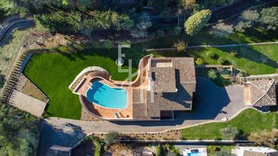 Villa - 416 m² - 6 pièces