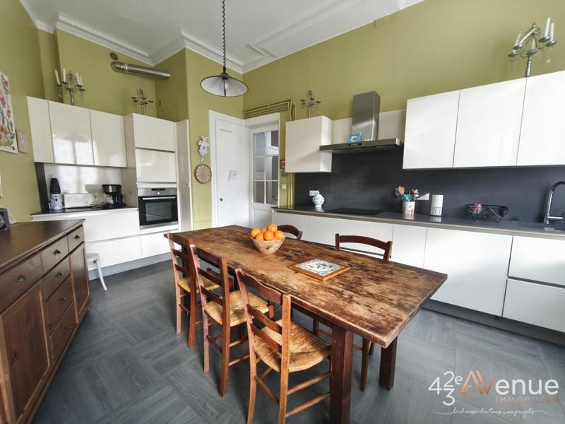 Appartement - 208 m² - 5 pièces