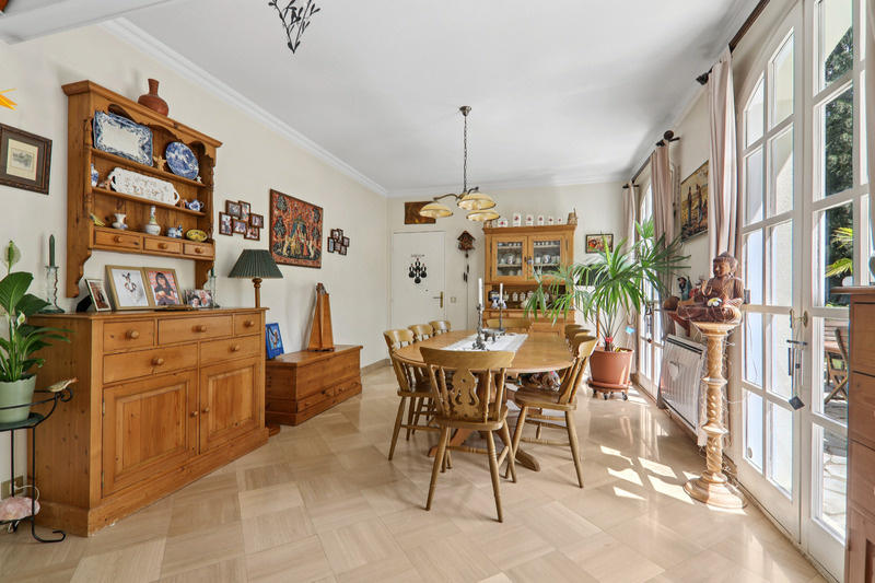 Maison - 275 m² - 15 pièces