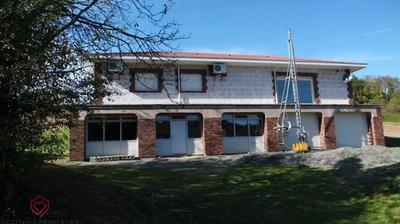 Villa - 250 m² - 4 pièces