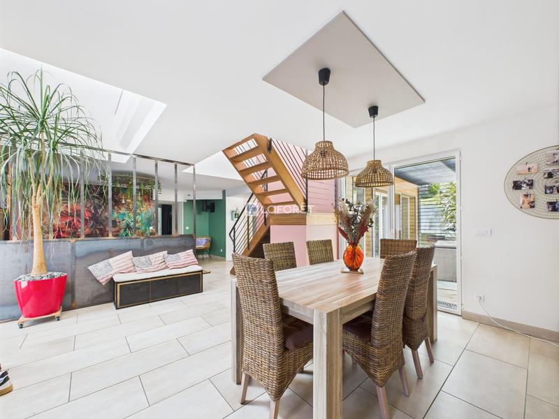 Maison - 342 m² - 12 pièces