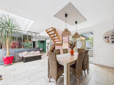 Maison - 342 m² - 12 pièces