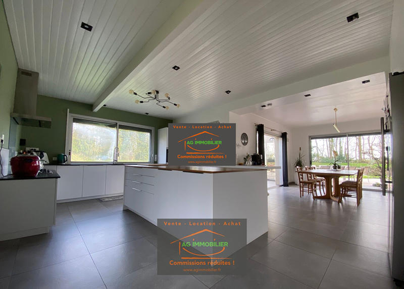 Maison - 341 m² - 9 pièces