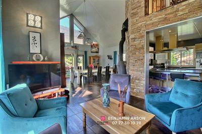 Maison - 177 m² - 8 pièces