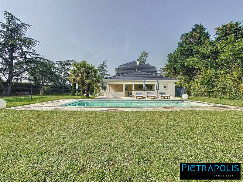 Villa - 285 m² - 8 pièces