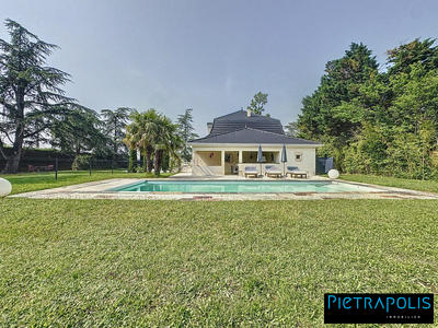 Villa - 285 m² - 8 pièces