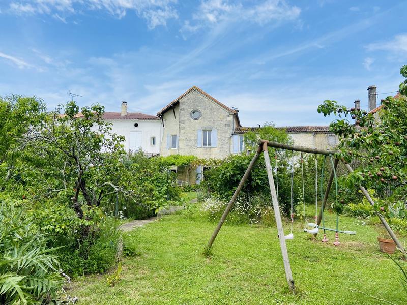 Maison - 222 m² - 7 pièces