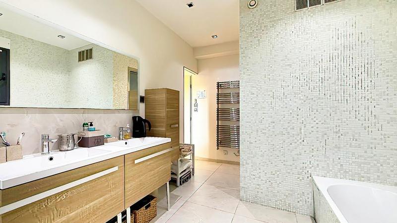 Maison - 353 m² - 7 pièces