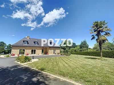 Maison - 244 m² - 8 pièces