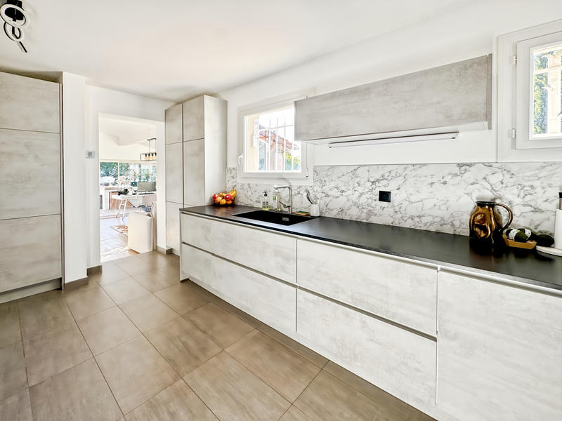 Villa - 256 m² - 9 pièces