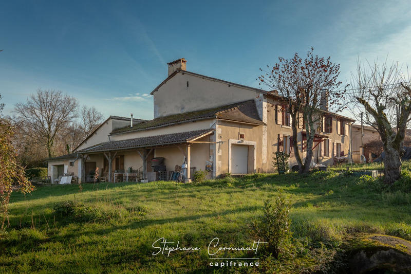 Maison - 236 m² - 8 pièces