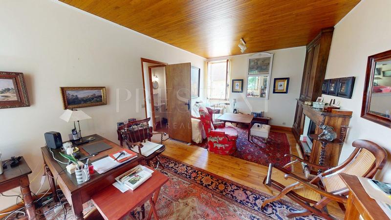 Demeure - 248 m² - 10 pièces