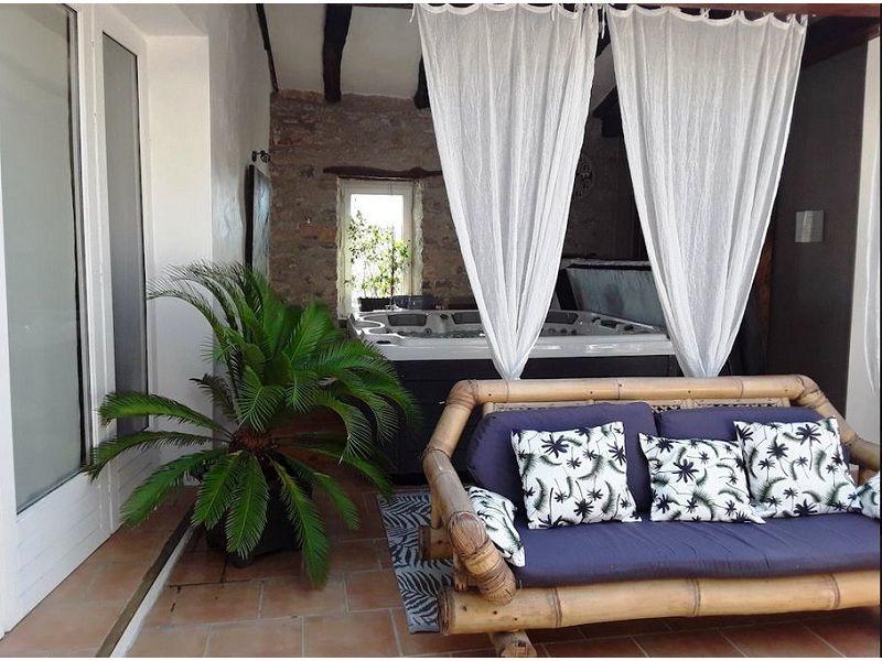 Mas - 750 m² - 20 pièces