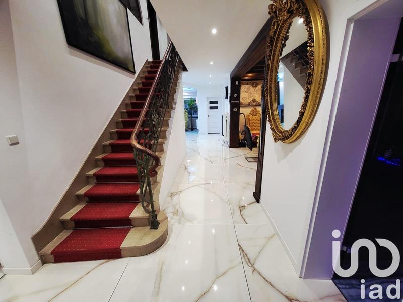 Maison - 273 m² - 8 pièces