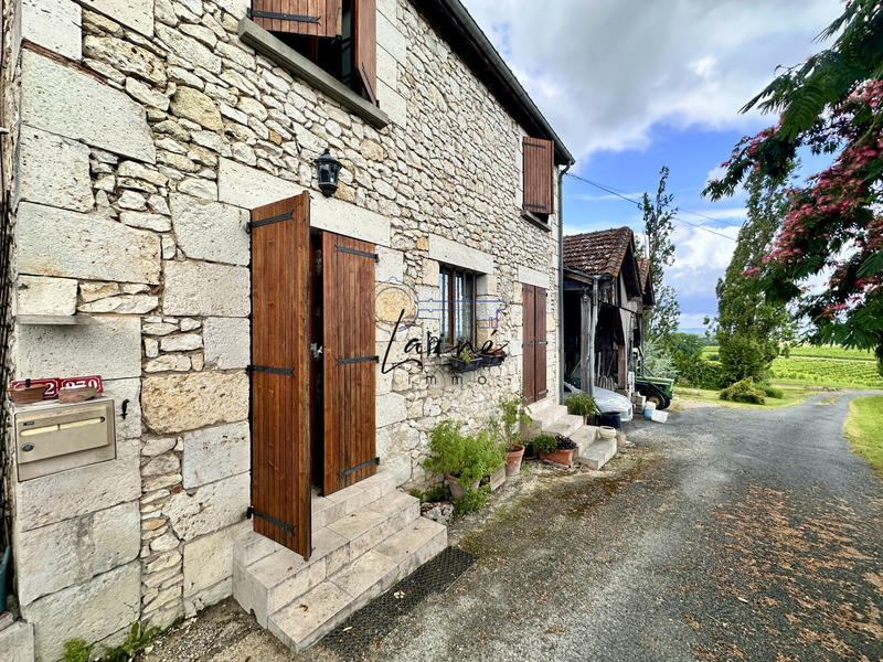Propriété - 254 m² - 9 pièces