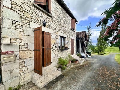 Propriété - 254 m² - 9 pièces