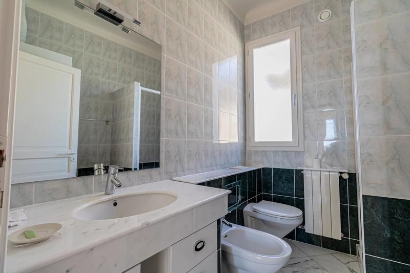 Maison - 215 m² - 9 pièces