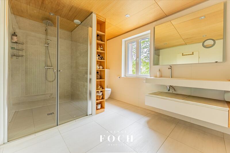 Maison - 240 m² - 7 pièces