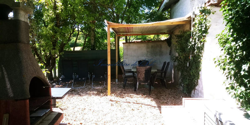 Maison - 330 m² - 16 pièces