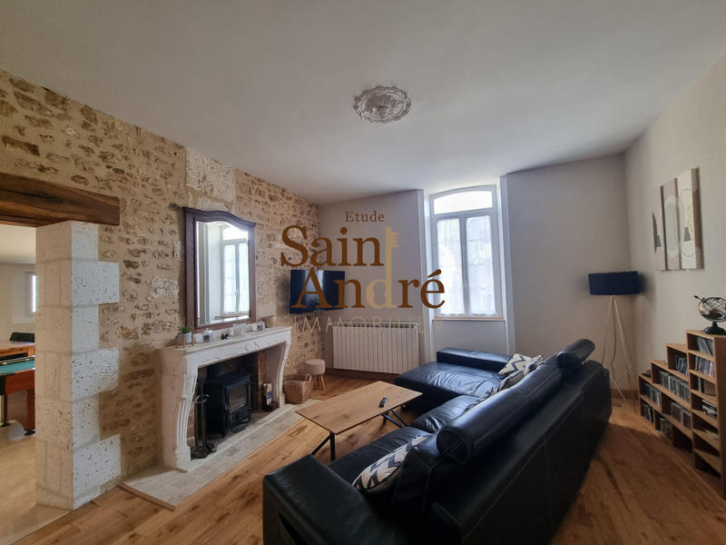 Maison - 256 m² - 8 pièces