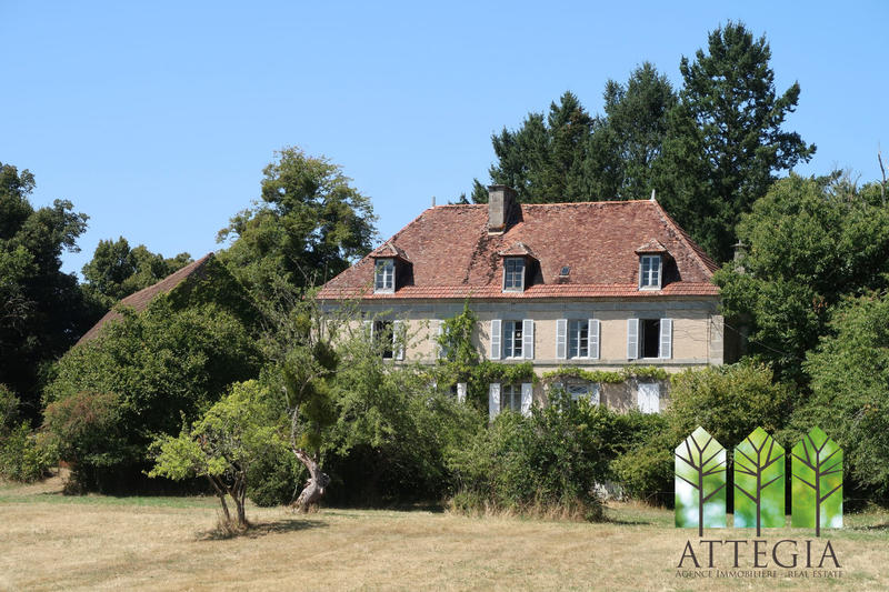 Maison - 261 m² - 14 pièces