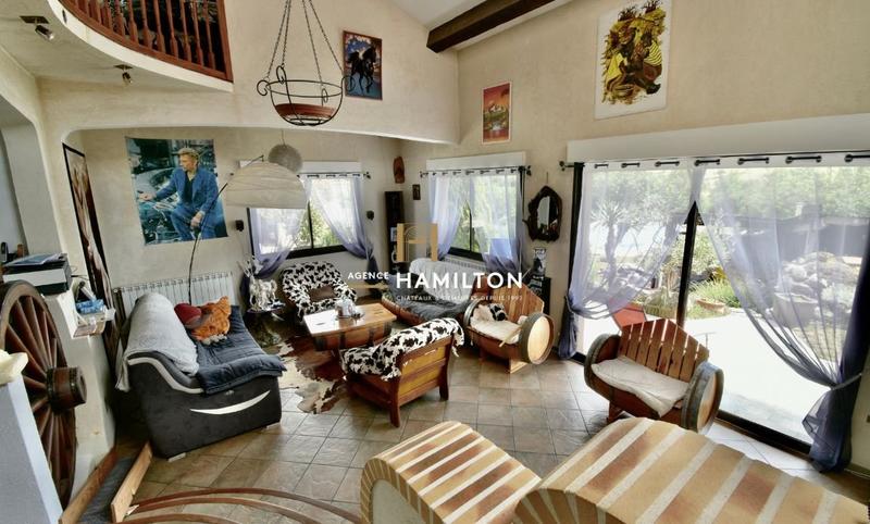 Villa - 234 m² - 6 pièces