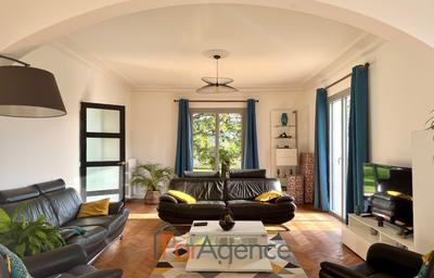 Maison - 290 m² - 9 pièces