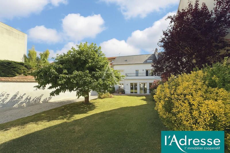 Maison - 208 m² - 10 pièces