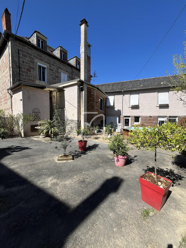 Maison - 300 m² - 9 pièces