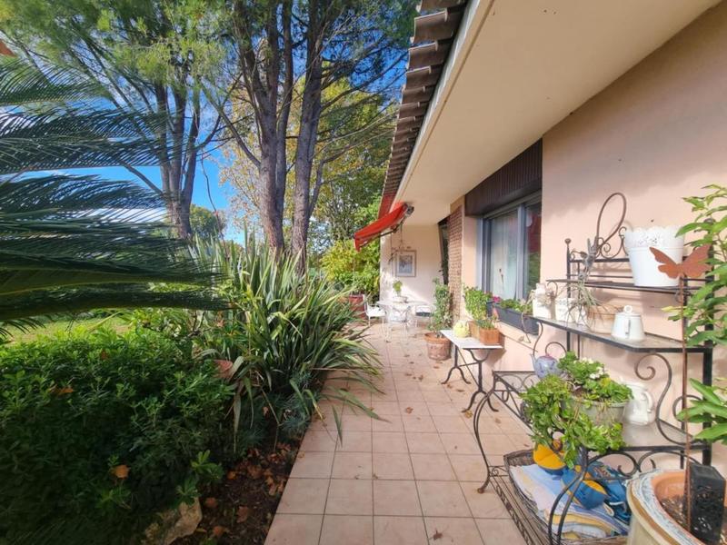 Maison - 256 m² - 5 pièces