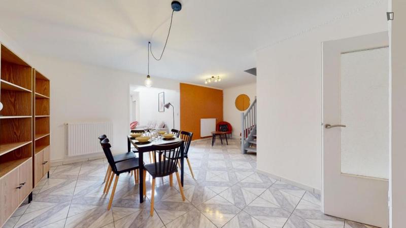 Chambre - 9 m² - 6 pièces