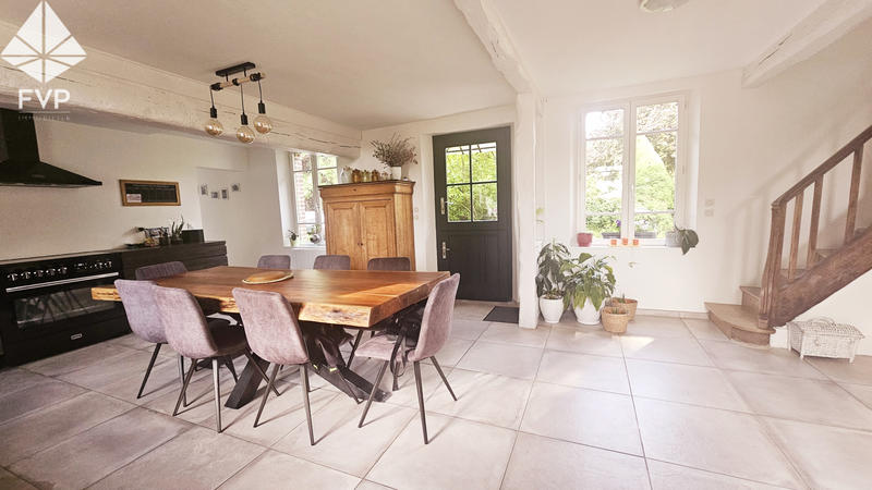 Propriété - 275 m² - 8 pièces