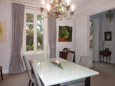 Maison - 180 m² - 8 pièces