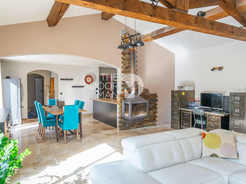 Villa - 167 m² - 6 pièces