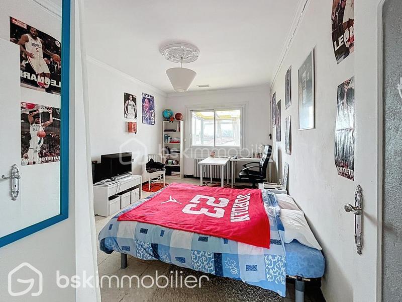 Maison traditionnelle - 168 m² - 7 pièces