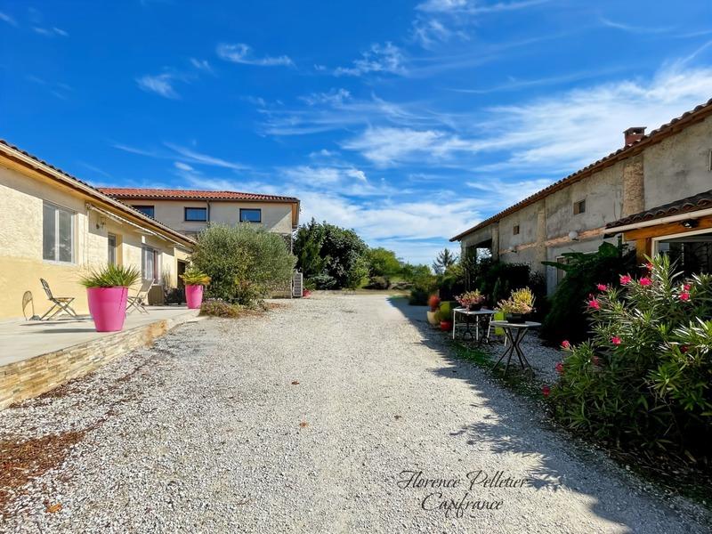 Maison - 605 m² - 18 pièces