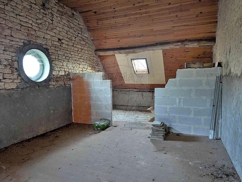 Maison - 300 m² - 5 pièces