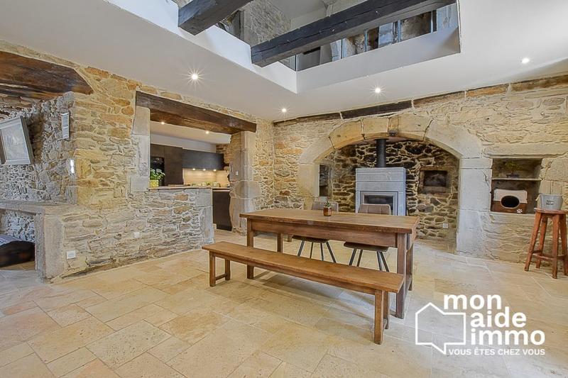 Maison ancienne - 242 m² - 8 pièces