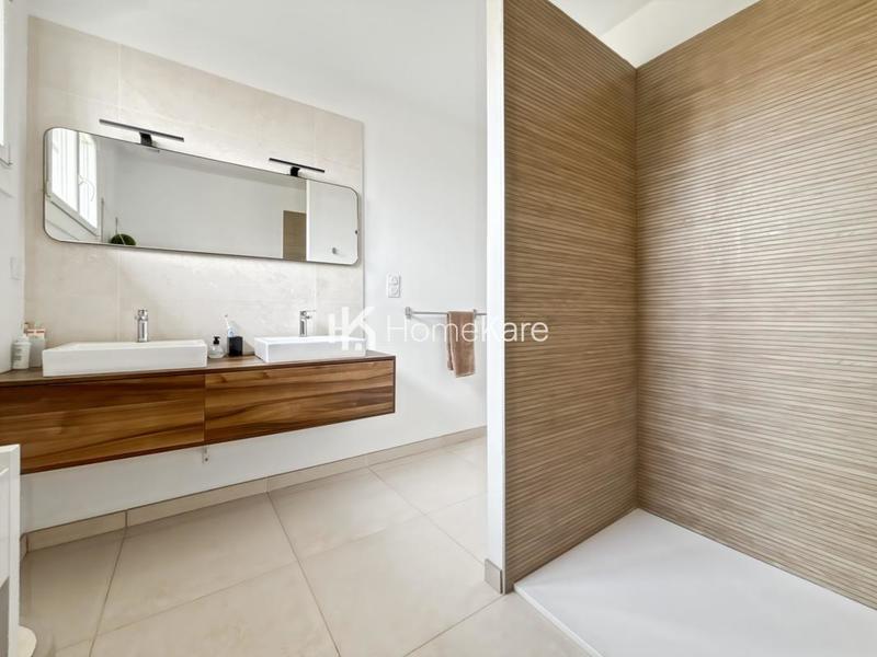 Maison - 211 m² - 6 pièces