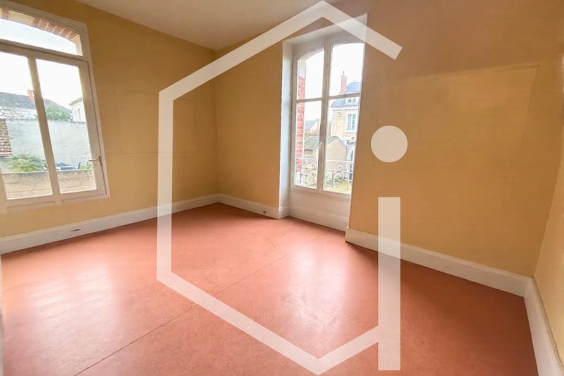 Maison - 325 m² - 18 pièces