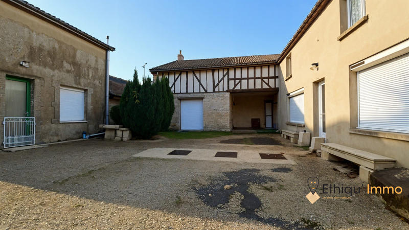 Maison - 208 m² - 9 pièces