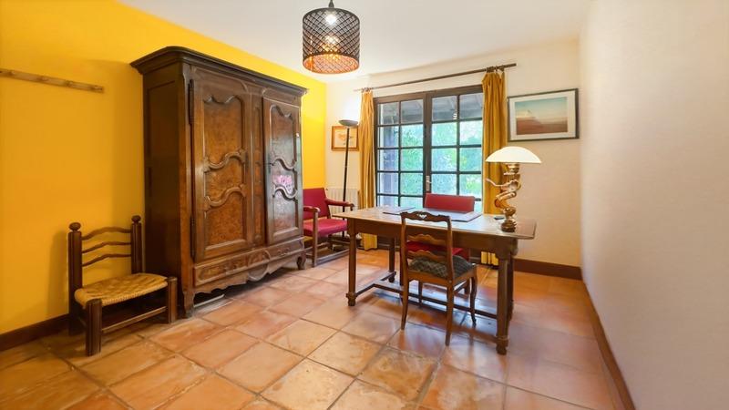 Demeure - 206 m² - 11 pièces