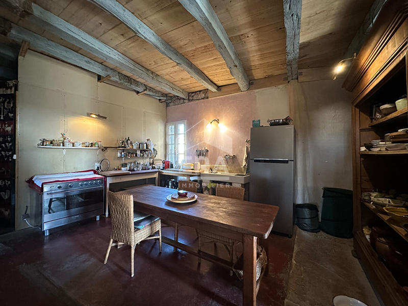 Maison - 329 m² - 6 pièces