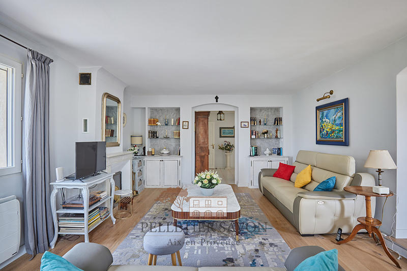 Maison - 225 m² - 7 pièces