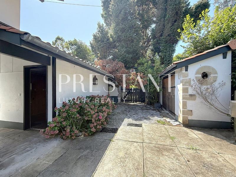 Maison - 200 m² - 9 pièces