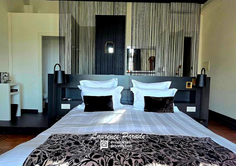 Maison - 625 m² - 20 pièces