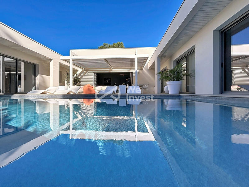 Villa - 220 m² - 5 pièces