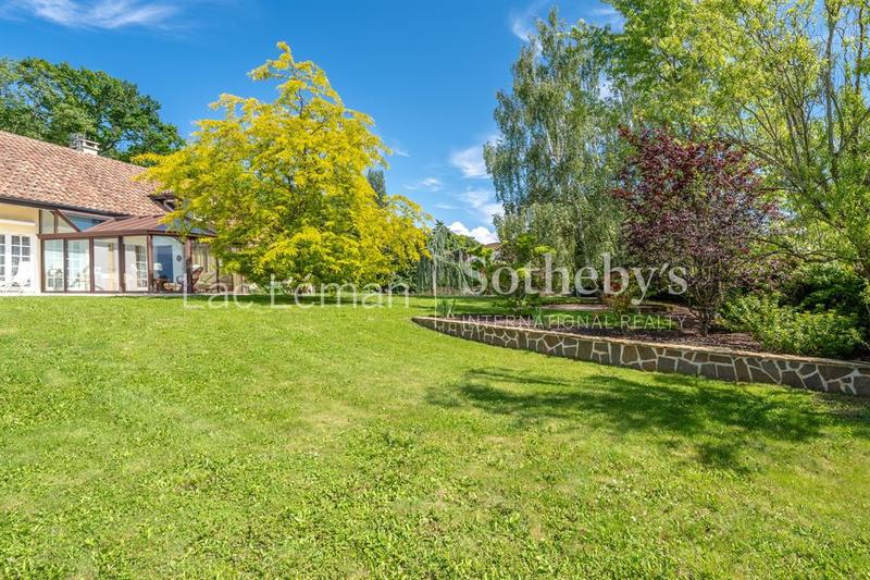 Maison - 380 m² - 8 pièces